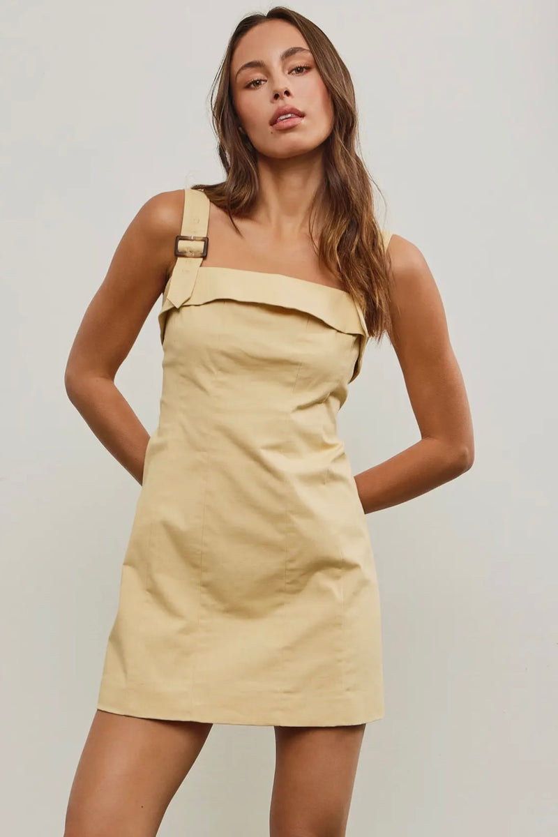 Stretched Linen Dress with Buckle Straps